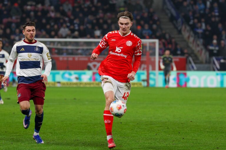 Kacper Potulski 48 1. FSV Mainz 05 im Duell mit William Mikelbrencis 2 Hamburger SV, 1. FSV Mainz 05 vs. Hamburger SV, Fussball, Maenner, Bundesliga, Saison 2025/2026, Rueckrunde, 23. Spieltag, 20.02.2026 DFB regulations prohibit any use of photographs as image sequences and/or quasi-video Mainz Rheinland-Pfalz Deutschland *** Kacper Potulski 48 1 FSV Mainz 05 in duel with William Mikelbrencis 2 Hamburger SV , 1 FSV Mainz 05 vs Hamburger SV, Fußball, Maenner, Bundesliga, Saison 2025 2026, Rueckrunde, 23 Spieltag, 20 02 2026 DFB regulations prohibit any use of photographs as image sequences and or quasi video Mainz Rheinland Pfalz Germany Copyright: xkolbert-press/MartinxAgüerax
2026.02.20 Moguncja
pilka nozna , liga niemiecka
FSV Mainz 05 - Hamburger SV
HSV
Foto IMAGO/PressFocus

!!! POLAND ONLY !!!