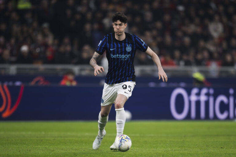 AC Milan v FC Internazionale - Serie A Alessandro Bastoni of FC Internazionale in action during the Serie A football match between AC Milan and FC Internazionale. Milan Italy Copyright: xNicolòxCampox
2026.03.08 Mediolan
pilka nozna , liga wloska
AC Milan - Inter Mediolan
Foto IMAGO/PressFocus

!!! POLAND ONLY !!!