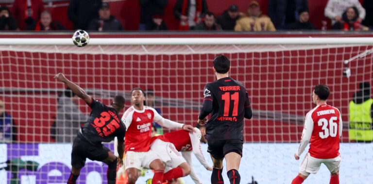 Zweikampf zwischen Christian Kofane Bayer Leverkusen und Jurrien Timber Arsenal London GER, Bayer Leverkusen gegen Arsenal London, Fussball, Champions League, Achtelfinale, Spielzeit 2025/2026, 11.03.2026 DFL REGULATIONS PROHIBIT ANY USE OF PHOTOGRAPHS AS IMAGE SEQUENCES AND/OR QUASI-VIDEO GER, Bayer Leverkusen gegen Arsenal London, Fussball, Champions League, Achtelfinale, Spielzeit 2025/2026, 11.03.2026 Leverkusen *** duel between Christian Kofane Bayer Leverkusen and Jurrien Timber Arsenal London GER, Bayer Leverkusen vs Arsenal London, Football, Champions League, Round of 16, 2025 2026 season, 11 03 2026 DFL REGULATES PROHIBIT ANY USE OF PHOTOGRAPHS AS IMAGE SEQUENCES AND OR QUASI VIDEO GER, Bayer Leverkusen vs Arsenal London, Football, Champions League, Round of 16, 2025 2026 season, 11 03 2026 Leverkusen Copyright: xEibner-Pressefoto/FrankxZeisingx EP_FZG
2026.03.11 Leverkusen
pilka nozna , liga mistrzow
Bayer 04 Leverkusen - Arsenal Londyn
Foto IMAGO/PressFocus

!!! POLAND ONLY !!!