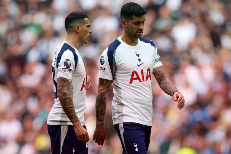 Tottenham Hotspur v Nottingham Forest, Premier League Tottenham Hotspur Defender Pedro Porro 23 &amp; Tottenham Hotspur Defender Cristian Romero 17 during the Premier League match between Tottenham Hotspur and Nottingham Forest at Tottenham Hotspur Stadium, London, UK on 22 March 2026. London Tottenham Hotspur Stadium London UK Editorial use only DataCo restrictions apply See www.football-dataco.com , Copyright: xChrisxFoxwellx PSI-23945-0181
2026.03.22 Londyn
pilka nozna liga angielska
Tottenham Hotspur - Nottingham Forest

Foto IMAGO/PressFocus

!!! POLAND ONLY !!!
