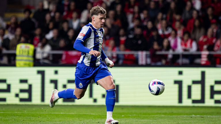 SC Braga v FC Porto - Liga Portugal Betclic BRAGA, PORTUGAL - MARCH 22: Oskar Pietuszewski of FC Porto runs with the ball during the Liga Portugal Betclic 2025 26 match between SC Braga and FC Porto at Estadio Municipal de Braga on March 22, 2026 in Braga, Portugal.Photo by Rodrigo Moreira/RSM Press via Photo Players Images/Magara press Braga Estadio Municipal de Braga Braga Portugal Copyright: xRodrigoxMoreirax
2026.03.22 Braga
pilka nozna liga portugalska
SC Braga - FC Porto
Foto IMAGO/PressFocus

!!! POLAND ONLY !!!