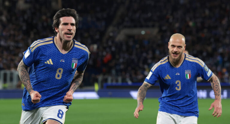 Bergamo, Italy, 26th March 2026. Sandro Tonali of Italy celebrates with team mate Federico Dimarco after scoring to give the hosts a 1-0 lead during the Italy vs Northern Ireland FIFA World Cup, WM, Weltmeisterschaft, Fussball European Qualifying match at Stadio di Bergamo, Bergamo. Picture credit should read: Jonathan Moscrop / Sportimage EDITORIAL USE ONLY. No use with unauthorised audio, video, data, fixture lists, club/league logos or live services. Online in-match use limited to 120 images, no video emulation. No use in betting, games or single club/league/player publications. SPI_124_JM_ITALY_N_IRELAND SPI-4622-0124
2026.03.26 Bergamo
pilka nozna , eliminacje , kwalifikacje do Mistrzostw Swiata 2026 , baraze
Wlochy - Irlandia Polnocna
Foto IMAGO/PressFocus

!!! POLAND ONLY !!!