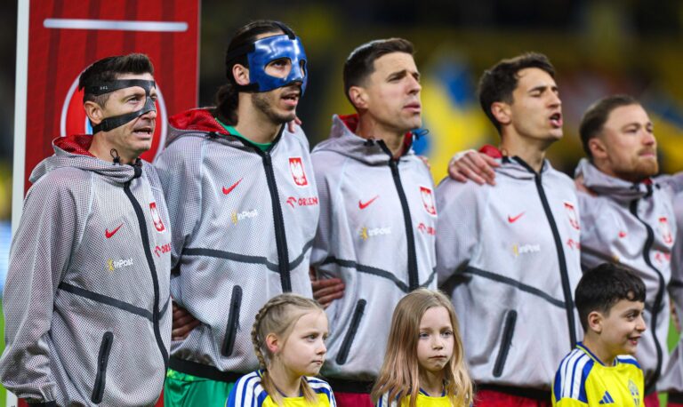2026.03.31 Sztokholm
Pilka nozna Kwalifikacje Mistrzostw Swiata 2026
Szwecja - Polska
N/z Robert Lewandowski Kamil Grabara
Foto Pawel Andrachiewicz / PressFocus

2026.03.31 Stockholm
Football - FIFA World Cup 2026 Qualifying round
Sweden - Poland
Robert Lewandowski Kamil Grabara
Credit: Pawel Andrachiewicz / PressFocus