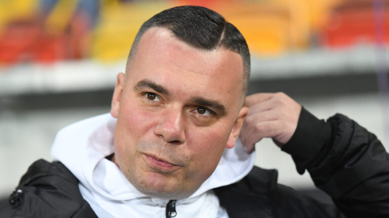 2026.04.04 Bialystok Pilka nozna PKO Ekstraklasa sezon 2025/2026 Mecz 27. kolejki rozgrywek Jagiellonia Bialystok (zolto-czerwone) - Lech Poznan N/z Adrian Siemieniec trener Jagiellonii Bialystok Foto Michal Kosc / PressFocus 
2026.04.04 Bialystok Football Polish PKO Ekstraklasa season 2025/2026 Jagiellonia Bialystok - Lech Poznan Credit Michal Kosc / PressFocus