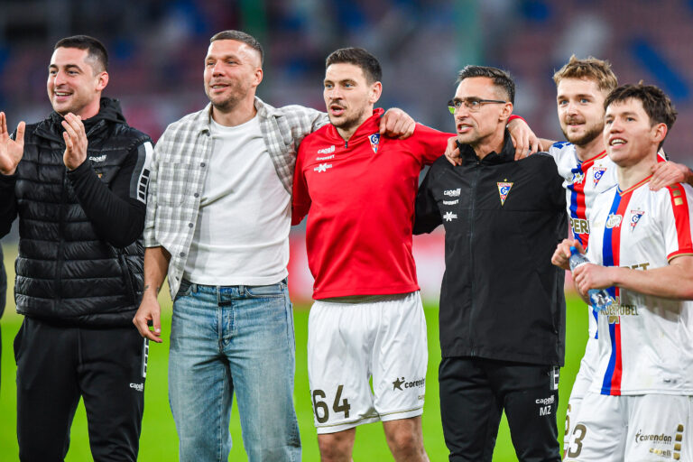 2026.04.04 Zabrze
Pilka nozna PKO BP Ekstraklasa Sezon 2025/2026
Gornik Zabrze - Cracovia
N/z Lukas Podolski, Erik Janza, Michal Rakoczy, Maksym Khlan, radosc, wygrana, zwyciestwo
Foto Marcin Bulanda / PressFocus

2026.04.04 Zabrze
Football Polish PKO BP Ekstraklasa League Season 2025/2026
Gornik Zabrze - Cracovia
Lukas Podolski, Erik Janza, Michal Rakoczy, Maksym Khlan, radosc, wygrana, zwyciestwo
Credit: Marcin Bulanda / PressFocus