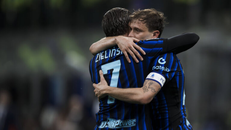 FC Internazionale v AS Roma - Serie A Nicolo Barella of FC Internazionale celebrates with Piotr Zielinski of FC Internazionale during the Serie A football match between FC Internazionale and AS Roma. Milan Italy Copyright: xNicolòxCampox
2026.04.05 Mediolan
pilka nozna , liga wloska
Inter Mediolan - AS Roma
Foto IMAGO/PressFocus

!!! POLAND ONLY !!!