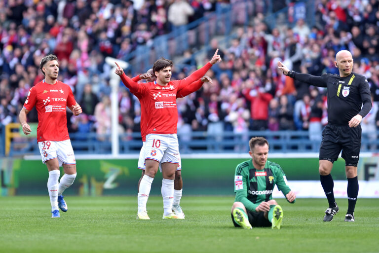 2026.04.06 Krakow
Pilka nozna , Betclic I liga , sezon 2025/26
Wisla Krakow - Gornik Leczna
N/z Pilkarze Wisly, radosc po bramce na 1-1, gol, bramka, Darijo Grujcic, Frederico Fred Duarte, James Igbekeme
Foto Krzysztof Porebski / PressFocus

2026.04.06 Krakow
Football , Polish league, second level , 2025/2026 season
Wisla Krakow - Gornik Leczna
Pilkarze Wisly, radosc po bramce na 1-1, gol, bramka, Darijo Grujcic, Frederico Fred Duarte, James Igbekeme
Credit: Krzysztof Porebski / PressFocus