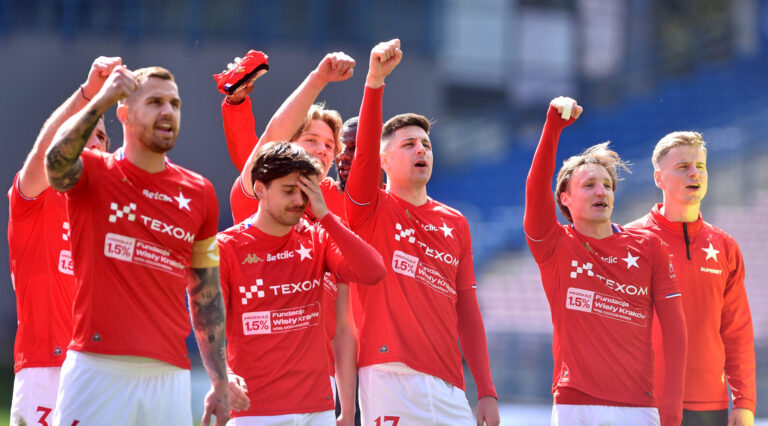 2026.04.06 Krakow
Pilka nozna , Betclic I liga , sezon 2025/26
Wisla Krakow - Gornik Leczna
N/z Pilkarze Wisly, radosc po meczu, Alan Uryga, Frederico Fred Duarte, Marko Bozic, Julius Ertlthaler, Rafal Mikulec
Foto Krzysztof Porebski / PressFocus

2026.04.06 Krakow
Football , Polish league, second level , 2025/2026 season
Wisla Krakow - Gornik Leczna
Pilkarze Wisly, radosc po meczu, Alan Uryga, Frederico Fred Duarte, Marko Bozic, Julius Ertlthaler, Rafal Mikulec
Credit: Krzysztof Porebski / PressFocus