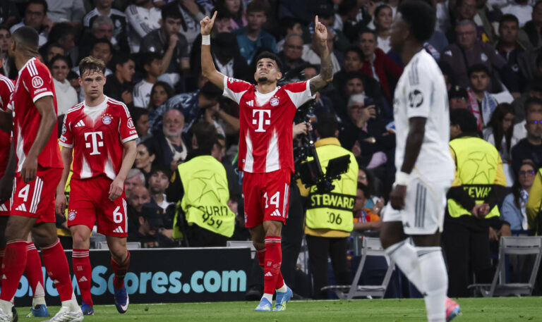 UEFA Champions League 2025 2026 quarter-final, Real Madrid FC Bayern Munich, at Estadio Bernabeu in Madrid Spain April 07, 2026, Madrid, Madrid, Spain: Luis Diaz of Bayern Munich celebrates his goal wit his teammates during the UEFA Champions League 2025 2026 quarter-final, Real Madrid FC Bayern Munich, at Estadio Bernabeu in Madrid Spain Madrid Madrid Spain *** UEFA Champions League 2025 2026 quarter final, Real Madrid FC Bayern Munich, at Estadio Bernabeu in Madrid Spain April 07, 2026, Madrid, Madrid, Spain Luis Diaz of Bayern Munich celebrates his goal with his teammates during the UEFA Champions League 2025 2026 quarter final, Real Madrid FC Bayern Munich, at Estadio Bernabeu in Madrid Spain Madrid Madrid Madrid Spain Copyright: xAlejandroxMatiasx
2026.04.07 Madryt
pilka nozna liga mistrzow
Real Madryt - Bayern Monachium
Foto IMAGO/PressFocus

!!! POLAND ONLY !!!