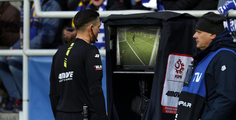 2026.04.07 Gdynia Pilka nozna PKO BP Ekstraklasa sezon 2025/2026 Arka Gdynia - Zaglebie Lubin N/z Patryk Gryckiewicz VAR WAR Foto Piotr Matusewicz / PressFocus

2026.04.07 Gdynia
Football Polish PKO BP Ekstraklasa season 2025/2026 
Arka Gdynia - Zaglebie Lubin 
Patryk Gryckiewicz VAR WAR 
Credit: Piotr Matusewicz / PressFocus