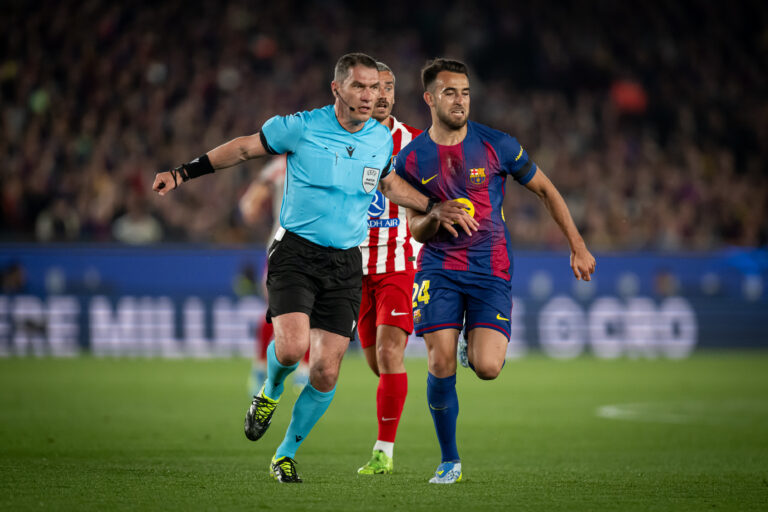 Eric Garcia (FC Barcelona) and the referee during a UEFA Champions League match between FC Barcelona and Atletico de Madrid at Spotify Camp Nou in Barcelona, , Spain, on April 08 2026. Photo by Felipe Mondino / Sipa USA
2026.04.08 Barcelona
pilka nozna liga mistrzow
FC Barcelona - Atletico Madryt

Foto Felipe Mondino/SIPA USA/PressFocus

!!! POLAND ONLY !!!
