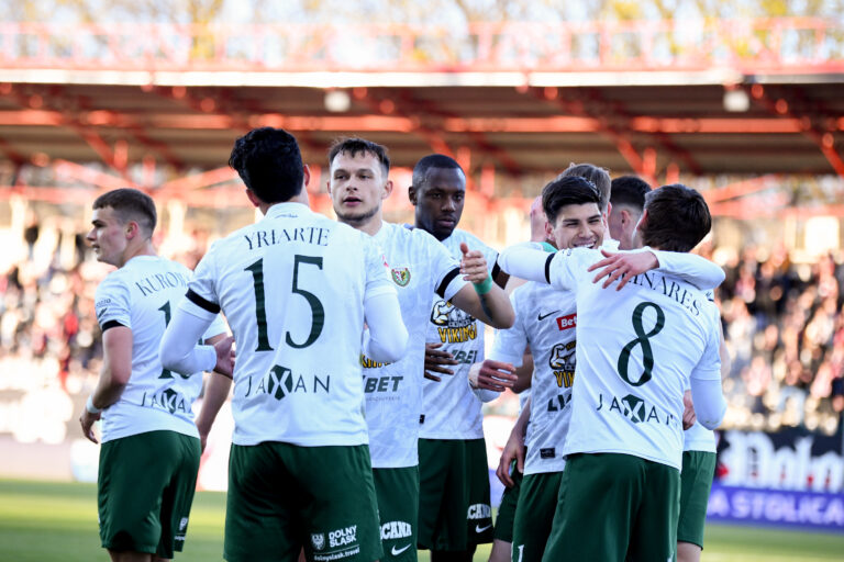 2026.04.10 Warszawa
pilka nozna PKO Ekstraklasa sezon 2025/2026
KS Polonia Warszawa - WKS Slask Wroclaw
N/z WKS Slask Wroclaw, Luka Marjanac, Krzysztof Kurowski, Marc Llinares, Lamine Ba
Foto Weronika Morciszek / PressFocus

2026.04.10 Warszawa
Football - Polish PKO Ekstraklasa season 2025/2026
KS Polonia Warszawa - WKS Slask Wroclaw
WKS Slask Wroclaw, Luka Marjanac, Krzysztof Kurowski, Marc Llinares, Lamine Ba
Credit: Weronika Morciszek / PressFocus