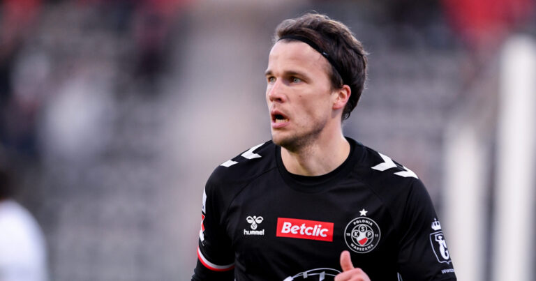 2026.04.10 Warszawa
pilka nozna PKO Ekstraklasa sezon 2025/2026
KS Polonia Warszawa - WKS Slask Wroclaw
N/z Simon Skrabb
Foto Weronika Morciszek / PressFocus

2026.04.10 Warszawa
Football - Polish PKO Ekstraklasa season 2025/2026
KS Polonia Warszawa - WKS Slask Wroclaw
Simon Skrabb
Credit: Weronika Morciszek / PressFocus