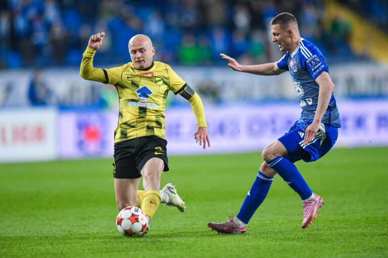 2026.04.11 Chorzow
Pilka nozna Pierwsza Liga Betclic 1 Liga Sezon 2025/2026
Ruch Chorzow - Wieczysta Krakow
N/z Michal Pazdan, Patryk Szwedzik
Foto Marcin Bulanda / PressFocus

2026.04.11 Chorzow
Football Polish Betclic First I League Season 2025/2026
Ruch Chorzow - Wieczysta Krakow
Michal Pazdan, Patryk Szwedzik
Credit: Marcin Bulanda / PressFocus