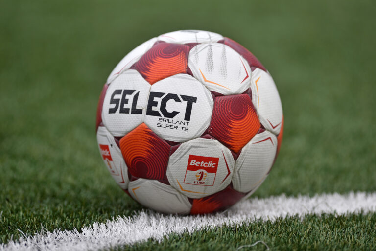 2026.04.12 Bytom
Pilka nozna , Betclic I liga , sezon 2025/26
Polonia Bytom - Wisla Krakow
N/z Pilka Select Brillant Super TB, ilustracja zdjecie ilustracyjne futbolowka na murawie, sztuczna trawa
Foto Krzysztof Porebski / PressFocus

2026.04.12 Bytom
Football , Polish league, second level , 2025/2026 season
Polonia Bytom - Wisla Krakow
Pilka Select Brillant Super TB, ilustracja zdjecie ilustracyjne futbolowka na murawie, sztuczna trawa
Credit: Krzysztof Porebski / PressFocus