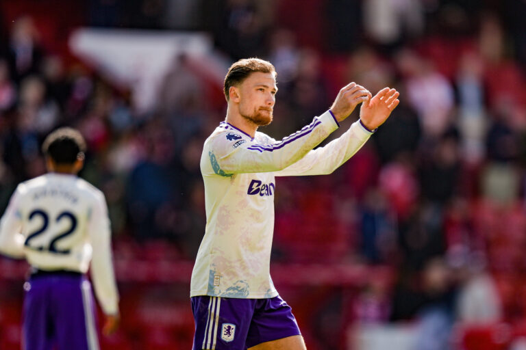 Matty Cash of Aston Villa applauds the fans after the final whistle  during the Premier League match Nottingham Forest vs Aston Villa at City Ground, Nottingham, United Kingdom on 12 April 2026

(Photo by Maynard Manyowa/News Images) in Nottingham, United Kingdom on 4/12/2026. (Photo by Maynard Manyowa/News Images/Sipa USA)
2026.04.12 Nottingham
pilka nozna liga angielska
Nottingham Forest - Aston Villa
Foto News Images/SIPA USA/PressFocus

!!! POLAND ONLY !!!