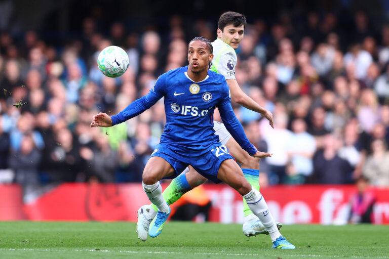 London, England, 12th April 2026. Joao Pedro of Chelsea and Abdukodir Khusanov of Manchester City challenge for the ball during the Chelsea vs Manchester City Premier League match at Stamford Bridge, London. Picture credit should read: Paul Terry / Sportimage EDITORIAL USE ONLY. No use with unauthorised audio, video, data, fixture lists, club/league logos or live services. Online in-match use limited to 120 images, no video emulation. No use in betting, games or single club/league/player publications. SPI_025_PT_Chelsea_Man_City SPI-4683-0025
2026.04.12 Londyn
pilka nozna , liga angielska
Chelsea Londyn - Manchester City
Foto IMAGO/PressFocus

!!! POLAND ONLY !!!
