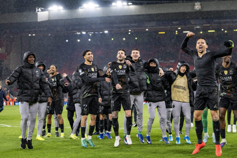 LIVERPOOL, ENGLAND- APRIL 14: Marquinhos of Paris Saint-Germain and PSG players celebrate in front of fans after winning a UEFA Champions League 2025/26 match between Liverpool and Paris Saint-Germain in Liverpool on April 14, 2026 (Photo by Will Palmer/Sports Press Photo) - Photo : Will Palmer/Sports Press Photo/Will Palmer / Psnewz/ SIPA /00325037_0119/Credit:PSNEWZ/SIPA/2604142348
2026.04.14 Liverpool
pilka nozna liga mistrzow
FC Liverpool - Paris Saint-Germain
PSG
Foto PSNEWZ/SIPA/PressFocus

!!! POLAND ONLY !!!