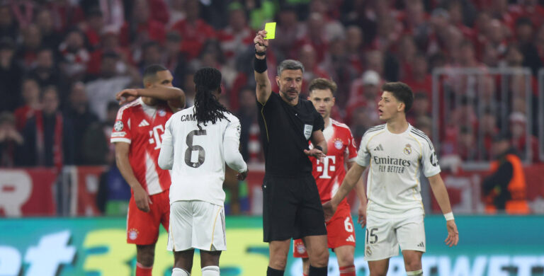 Fußball UEFA Champions League Viertelfinale Rückspiel FC Bayern München - Real Madrid am 15.04.2026 in der Allianz Arena in München Schiedsrichter Slavko Vincic  Slowenien  zeigt Eduardo Camavinga  Madrid  die gelbe Karte *** Soccer UEFA Champions League quarter-final second leg FC Bayern Munich Real Madrid on 15 04 2026 at the Allianz Arena in Munich Referee Slavko Vincic Slovenia shows Eduardo Camavinga Madrid the yellow card xJRx
2026.04.15 Monachium
pilka nozna , Liga Mistrzow
Bayern Monachium - Real Madryt
Foto IMAGO/PressFocus

!!! POLAND ONLY !!!