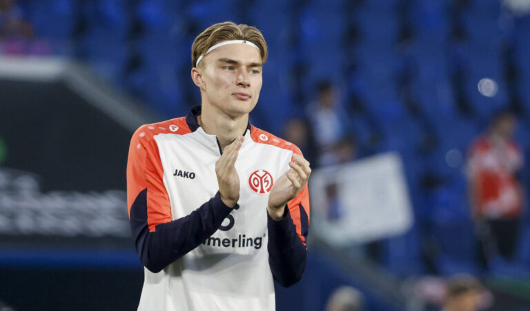 Kacper Potulski 1. FSV Mainz, 48 beim Aufwarmen vor Spielbeginn , Frankreich, Fussball, UEFA Conference League, Viertelfinale, 2025/2026, Racing Strassburg vs. 1. FSV Mainz, 16.04.2026, Strassburg Stade de La Meinau Frankreich *** Kacper Potulski 1 FSV Mainz, 48 warming up before the start of the match , France, Football, UEFA Conference League, Quarter-final, 2025 2026, Racing Strasbourg vs 1 FSV Mainz, 16 04 2026, Strasbourg Stade de La Meinau France Copyright: xGrantxHubbsx
2026.04.16 Strasburg
pilka nozna liga konferencji europy 
RC Strasbourg - 1. FSV Mainz 05
Foto IMAGO/PressFocus

!!! POLAND ONLY !!!