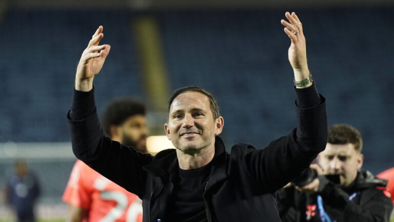 Blackburn, England, 17th April 2026. Frank Lampard manager of Coventry City celebrates Promotion to the Premier League during the Blackburn Rovers vs Coventry City Sky Bet Championship match at Ewood Park, Blackburn. Picture credit should read: Andrew Yates / Sportimage EDITORIAL USE ONLY. No use with unauthorised audio, video, data, fixture lists, club/league logos or live services. Online in-match use limited to 120 images, no video emulation. No use in betting, games or single club/league/player publications. SPI_062_AY_BBurn_Cov SPI-4694-0063
2026.04.17 Blackburn
pilka nozna , liga angielska
Blackburn Rovers - Coventry City
Foto IMAGO/PressFocus

!!! POLAND ONLY !!!