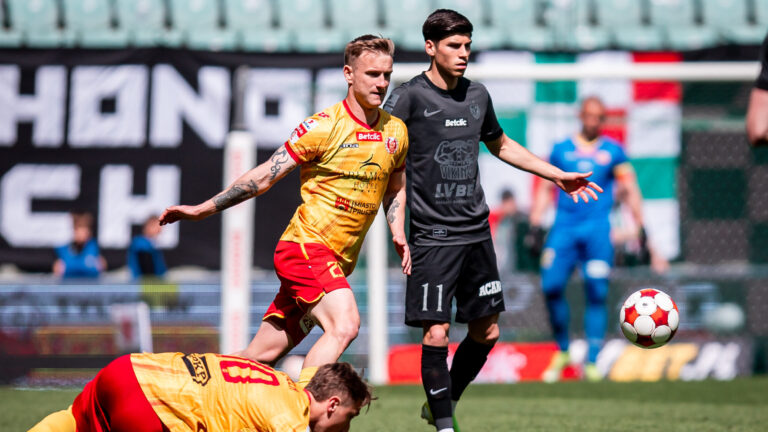 2026.04.18 Wroclaw
Pilka nozna, Betclic 1.Liga sezon 2025/2026
Slask Wroclaw - Znicz Pruszkow
N/z Luka Marjanac Krystian Tabara
Foto Mateusz Porzucek PressFocus

2026.04.18 Wroclaw
Football Polish Second division season 2025/2026
Slask Wroclaw - Znicz Pruszkow
Luka Marjanac Krystian Tabara
Credit: Mateusz Porzucek PressFocus