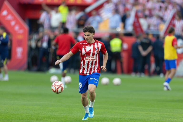 Julian Alvarez during warms up. Atletico Madrid v Real Sociedad. Spanish Cup Final match , between Atletico Madrid v Real Sociedad played at  La Cartuja  Stadium, Seville on April 18, 2026 in Spain; Atletico Madrid vs Real Sociedad

(Photo by Cordon Press/Sipa USA)
2026.04.18 Madryt
pilka nozna Puchar Krola
Atletico Madryt - Real Sociedad San Sebastian

Foto Cordon/SIPA USA/PressFocus

!!! POLAND ONLY !!!