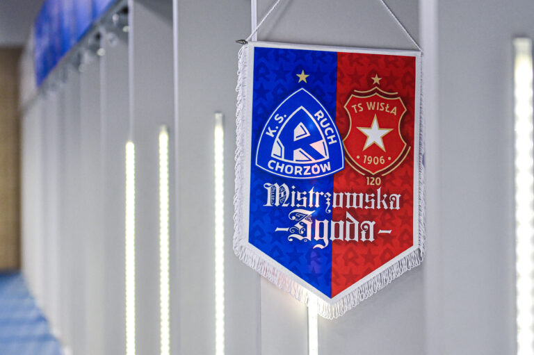 2026.04.19 Chorzow
Pilka nozna Pierwsza Liga Betclic 1 Liga Sezon 2025/2026
Ruch Chorzow - Wisla Krakow
N/z proporczyk Mistrzowska Zgoda, szatnia, Niebiescy, koszulki, koszulka
Foto Marcin Bulanda / PressFocus

2026.04.19 Chorzow
Football Polish Betclic First I League Season 2025/2026
Ruch Chorzow - Wisla Krakow
proporczyk Mistrzowska Zgoda, szatnia, Niebiescy, koszulki, koszulka
Credit: Marcin Bulanda / PressFocus