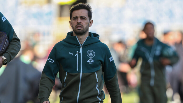 22nd April 2026 Turf Moor, Burnley, Lancashire, England Premier League Football, Burnley versus Manchester City Bernardo Silva of Manchester City arriving at the stadium AidanxHunter
2026.04.22 Burnley
pilka nozna liga angielska
Burnley - Manchester City

Foto IMAGO/PressFocus

!!! POLAND ONLY !!!
2026.04.22 Burnley
pilka nozna liga angielska
Burnley - Manchester City

Foto IMAGO/PressFocus

!!! POLAND ONLY !!!