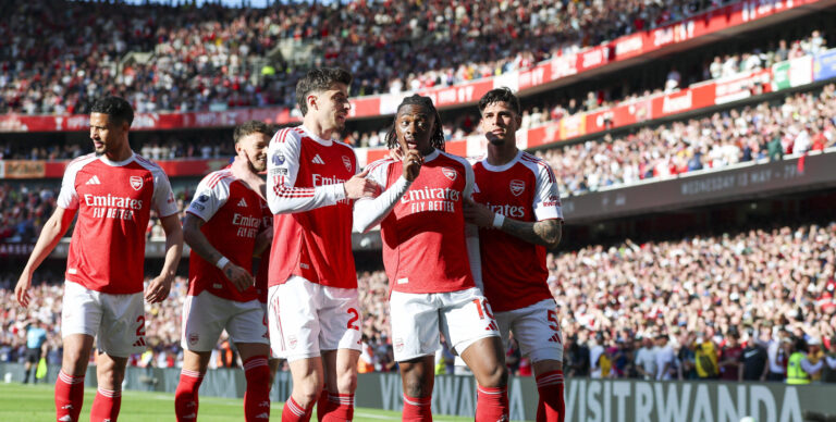 Arsenal v Newcastle United, Premier League Arsenal midfielder Eberechi Eze 10 scores a GOAL 1-0 and celebrates Arsenal defender Piero HincapiÃ 5 Arsenal forward Kai Havertz 29 during the Arsenal v Newcastle United Premier League match at the Emirates Stadium, London, England on 25 April 2026 Credit: Phil Duncan/Every Second Media Editorial use only. All images are copyright Every Second Media Limited. No images may be reproduced without prior permission. All rights reserved. Premier League and Football League images are subject to licensing agreements with Football DataCo Limited. see https://www.football-dataco.com Copyright: xIMAGO/EveryxSecondxMediax ESM-1944-0109 PhilxDuncanx/xEveryxSecondxMediax
2026.04.25 Londyn
pilka nozna , liga angielska
Arsenal Londyn - Newcastle United
Foto IMAGO/PressFocus

!!! POLAND ONLY !!!