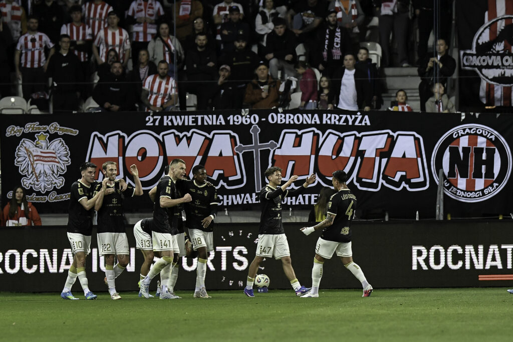 2026.04.25 Krakow
Pilka nozna PKO Ekstraklasa sezon 2025/2026
Cracovia - Pogon Szczecin
N/z Gol dla Pogoni Kellyn Acosta
Foto Mateusz Sobczak / PressFocus

2026.04.25 Krakow
Football Polish League PKO Ekstraklasa season 2025/2026
Cracovia - Pogon Szczecin
Gol dla Pogoni Kellyn Acosta
Credit: Mateusz Sobczak / PressFocus