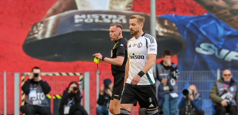 2026.04.26 Poznan
Pilka nozna Ekstraklasa sezon 2025/2026
Lech Poznan - Legia Warszawa
N/z Sedzia Piotr Lasyk Rafal Augustyniak czerwona kartka
Foto Pawel Jaskolka / PressFocus

2026.04.26 Poznan
Football Polish Ekstraklasa season 2025/2026
Lech Poznan - Legia Warszawa
Credit: Pawel Jaskolka / PressFocus