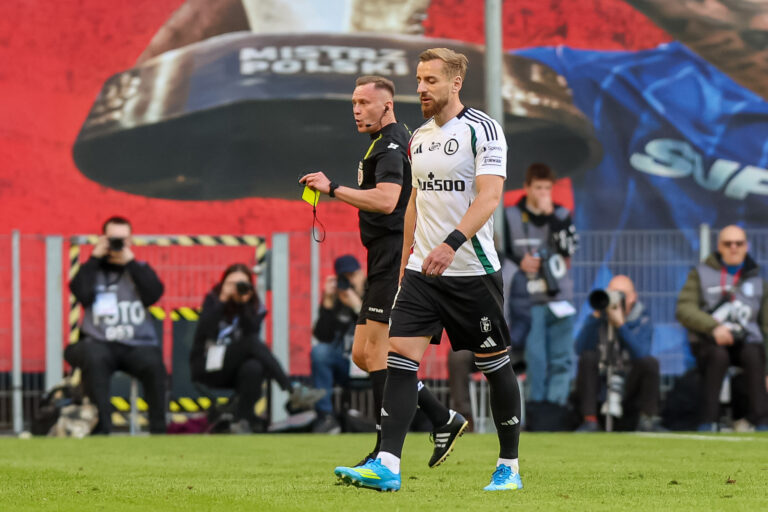 2026.04.26 Poznan
Pilka nozna Ekstraklasa sezon 2025/2026
Lech Poznan - Legia Warszawa
N/z Sedzia Piotr Lasyk Rafal Augustyniak czerwona kartka
Foto Pawel Jaskolka / PressFocus

2026.04.26 Poznan
Football Polish Ekstraklasa season 2025/2026
Lech Poznan - Legia Warszawa
Credit: Pawel Jaskolka / PressFocus