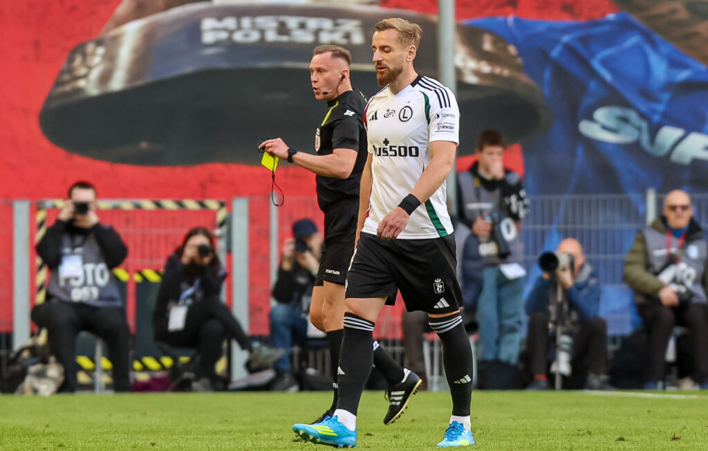 2026.04.26 Poznan
Pilka nozna Ekstraklasa sezon 2025/2026
Lech Poznan - Legia Warszawa
N/z Sedzia Piotr Lasyk Rafal Augustyniak czerwona kartka
Foto Pawel Jaskolka / PressFocus

2026.04.26 Poznan
Football Polish Ekstraklasa season 2025/2026
Lech Poznan - Legia Warszawa
Credit: Pawel Jaskolka / PressFocus