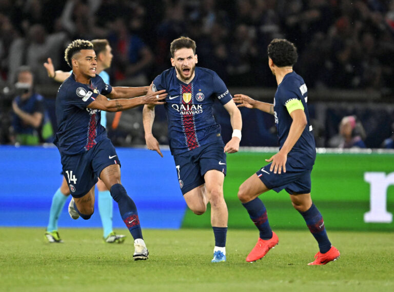 28.04.2026, Fussball UEFA Championsleague 2025/2026: Halbfinale Hinspiel, Paris St. Germain - FC Bayern Munchen, im Stadion Parc de Princes in Paris Frankreich.v.l. Desire Doue FC Paris Saint-Germain, Khvicha Kvaratskhelia FC Paris Saint-Germain und Marquinhos FC Paris Saint-Germain jubeln ***DFL and DFB regulations prohibit any use of photographs as image sequences and/or quasi-video.*** *** 28 04 2026, Football UEFA Championsleague 2025 2026 semi-final first leg, Paris St Germain FC Bayern Munich, at the Parc de Princes stadium in Paris France v l Desire Doue FC Paris Saint Germain , Khvicha Kvaratskhelia FC Paris Saint Germain and Marquinhos FC Paris Saint Germain cheer DFL and DFB regulations prohibit any use of photographs as image sequences and or quasi video
2026.04.28 Paryz
pilka nozna liga mistrzow
PSG - Bayern Monachium

Foto IMAGO/PressFocus

!!! POLAND ONLY !!!