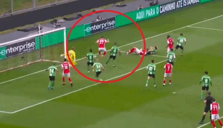 Kapitalny gol w Lidze Europy! Efektowna piętka [WIDEO]