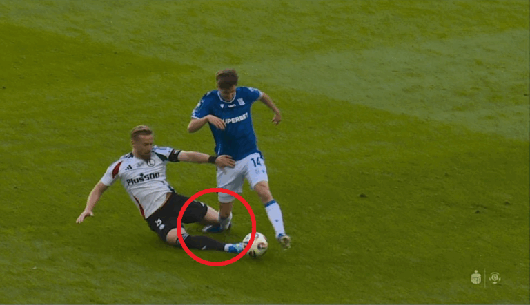 Czerwona kartka Augustyniaka! Sędzia podjął dobrą decyzję? [WIDEO]