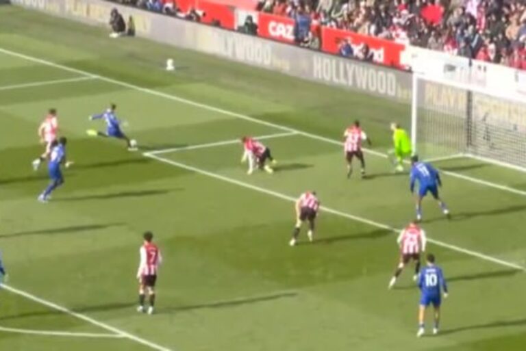 Sceny w Premier League! Decydujący gol w doliczonym czasie gry [WIDEO]