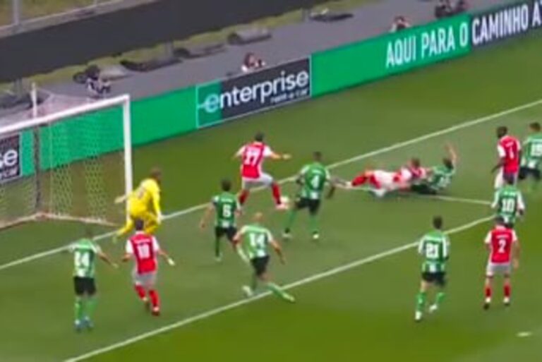 Ależ to zrobił! Cudowny gol w Lidze Europy [WIDEO]