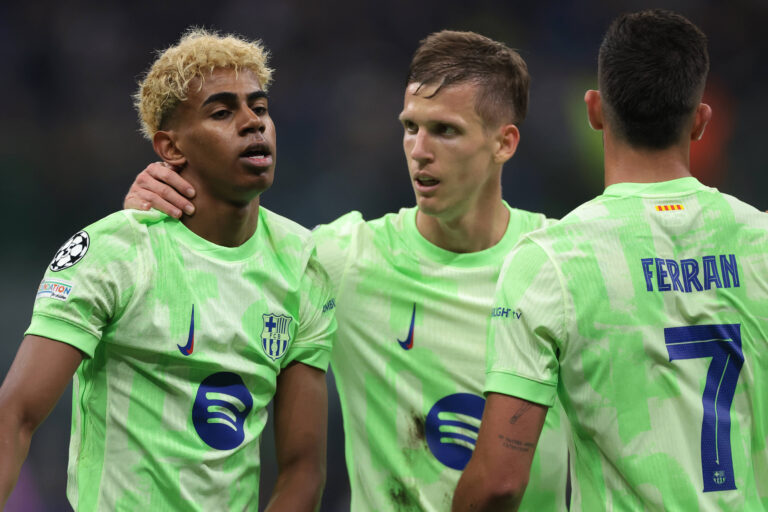 Milan, Italy, 6th May 2025. Ferran Torres of FC Barcelona, Barca looks on as Dani Olmo compliments team mate Lamine Yamal on earning a penalty which was subsequently given as a free kick following a foul by Henrikh Mkhitaryan of FC Internazionale during the Internazionale vs FC Barcelona UEFA Champions League match at Giuseppe Meazza, Milan. Picture credit should read: Jonathan Moscrop / Sportimage EDITORIAL USE ONLY. No use with unauthorised audio, video, data, fixture lists, club/league logos or live services. Online in-match use limited to 120 images, no video emulation. No use in betting, games or single club/league/player publications. SPI_312_JM_INTER_BARCA_UCL SPI-3886-0312
2025.05.06 Mediolan
pilka nozna , Liga Mistrzow
Inter Mediolan - FC Barcelona
Foto IMAGO/PressFocus

!!! POLAND ONLY !!!