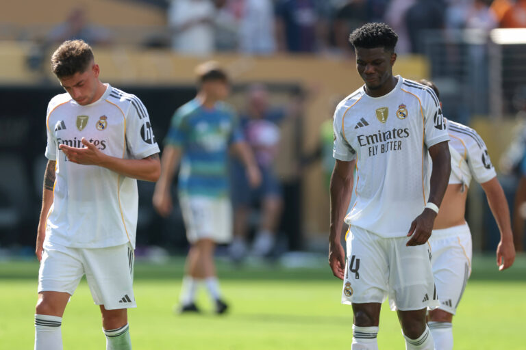 New Jersey, USA, 9th July 2025. Federico Valverde and Aurelien Tchouameni of Real Madrid react after the 4-0 defeat as they leave the field of play following the final whistle of the Paris Saint Germain vs Real Madrid FIFA Club World Cup Semi Final match at Metlife Stadium, New Jersey. Picture credit should read: Jonathan Moscrop / Sportimage EDITORIAL USE ONLY. No use with unauthorised audio, video, data, fixture lists, club/league logos or live services. Online in-match use limited to 120 images, no video emulation. No use in betting, games or single club/league/player publications. SPI_193_JM_PSG_REALMADRID_ SPI-4012-0193
2025.07.09 East Rutherford
pilka nozna , klubowe mistrzostwa swiata w pilce noznej FIFA , PSG
Paris Saint-Germain - Real Madryt
Foto IMAGO/PressFocus

!!! POLAND ONLY !!!