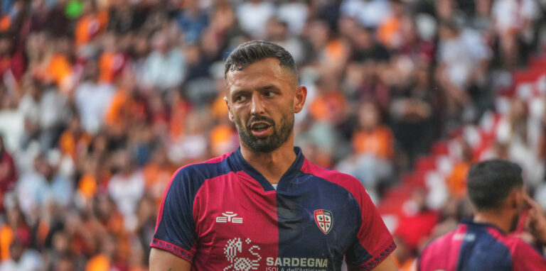 Testspiel - MatchPR Summer Series Upper Austria - 23.07.2025 - Galatasaray Istanbul vs. Cagliari Calcio - Raiffeisen Arena Linz, osterreich: Mateusz Wieteska Cagliari Calcio *** Test match MatchPR Summer Series Upper Austria 23 07 2025 Galatasaray Istanbul vs Cagliari Calcio Raiffeisen Arena Linz, Austria Mateusz Wieteska Cagliari Calcio Copyright: xLukasxBierederx
2025.07.23 Linz
pilka nozna sparing mecz towarzyski
Galatasaray Stambul - Cagliari Calcio
Foto IMAGO/PressFocus

!!! POLAND ONLY !!!