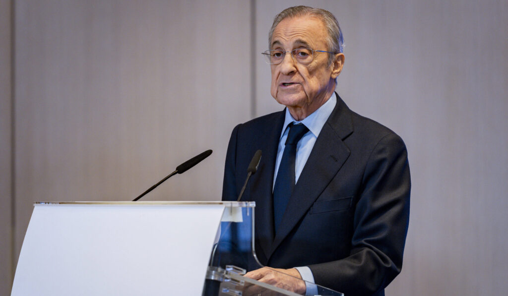 Kylian Mbappe Awarded With Golden Boot 2024-2025 Florentino Perez, President of Real Madrid, speaks during the ceremony of Golden Boot 2024-2025 award to Kylian Mbappe at Estadio Santiago Bernabeu on October 31, 2025 in Madrid, Spain. Madrid Estadio Santiago Bernabeu Madrid Spain Copyright: xAlbertoxGardinx AGardin_20251031_Mbappe_Golden_0700
2025.10.31 Madryt
pilka nozna , Zloty But , nagroda, ceremonia, wreczenie
Kylian Mbappe otrzymal nagrode Zlotego Buta
Foto IMAGO/PressFocus

!!! POLAND ONLY !!!