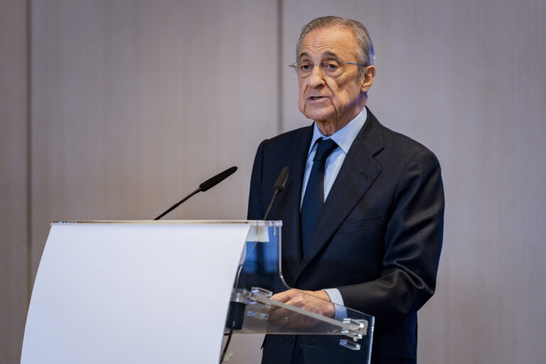 Kylian Mbappe Awarded With Golden Boot 2024-2025 Florentino Perez, President of Real Madrid, speaks during the ceremony of Golden Boot 2024-2025 award to Kylian Mbappe at Estadio Santiago Bernabeu on October 31, 2025 in Madrid, Spain. Madrid Estadio Santiago Bernabeu Madrid Spain Copyright: xAlbertoxGardinx AGardin_20251031_Mbappe_Golden_0700
2025.10.31 Madryt
pilka nozna , Zloty But , nagroda, ceremonia, wreczenie
Kylian Mbappe otrzymal nagrode Zlotego Buta
Foto IMAGO/PressFocus

!!! POLAND ONLY !!!
