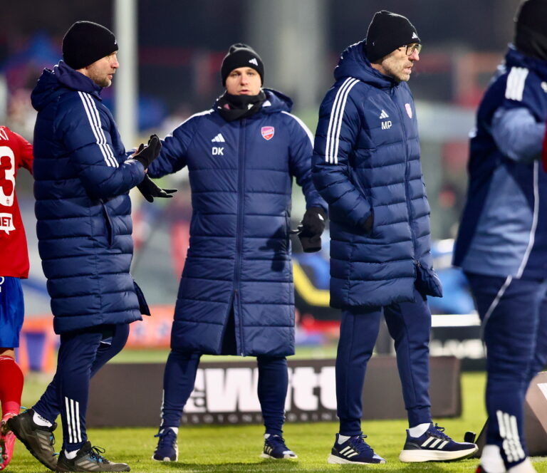 2025.11.22 Czestochowa 
Pilka nozna PKO Ekstraklasa 2025/2026
Rakow Czestochowa - Piast Gliwice
N/z Marek Papszun
Dawid Kroczek , Michal Garnys 
Foto Grzegorz Misiak  / PressFocus

2025.11.22 Czestochowa 
Football Polish PKO Ekstraklasa Season 2025/2026
Rakow Czestochowa - Piast Gliwice
Marek Papszun
Dawid Kroczek , Michal Garnys 

Credit: Grzegorz Misiak / PressFocus