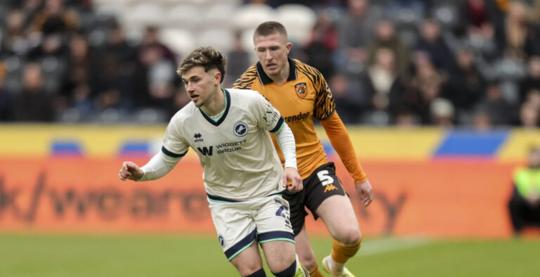 Hull City v Millwall, Sky Bet Championship Luke Cundle of Millwall in action during the Hull City v Millwall EFL Sky Bet Championship match at the MKM Stadium, Hull, England on 7 March 2026 Credit: Richard Bierton/Every Second Media Editorial use only. All images are copyright Every Second Media Limited. No images may be reproduced without prior permission. All rights reserved. Premier League and Football League images are subject to licensing agreements with Football DataCo Limited. see https://www.football-dataco.com Copyright: xIMAGO/EveryxSecondxMediax ESM-1844-0065 RichardxBiertonx/xEveryxSecondxMediax
2026.03.07 Hull
pilka nozna , liga angielska
Hull City - Millwall
Foto IMAGO/PressFocus

!!! POLAND ONLY !!!