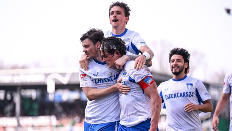 08.03.2026, Fussball, 2. Bundesliga, 25. Spieltag Saison 2025/2026, Preußen Münster - Hertha BSC, Fabian Reese Hertha BSC freut sich über das Tor zum 0:1 mit Dawid Kownacki Hertha BSC, MichaÅ Karbownik Hertha BSC xRHR-FOTO/TKx *** 08 03 2026, Football, 2 Bundesliga, 25 Matchday Season 2025 2026, Preußen Münster Hertha BSC, Fabian Reese Hertha BSC celebrates the goal to 0 1 with Dawid Kownacki Hertha BSC , MichaÅ Karbownik Hertha BSC xRHR PHOTO TKx Copyright: RHR-FOTOx RHR-FOTO/TK
2026.03.08 Muenster
pilka nozna , 2. liga niemiecka
Preussen Muenster - Hertha BSC Berlin
Foto IMAGO/PressFocus

!!! POLAND ONLY !!!