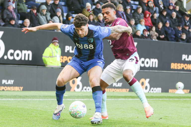 BURNLEY, ENGLAND - March 14: Marcos Senesi of Bournemouth controls the ball during the Premier League match between Burnley and AFC Bournemouth at Turf Moor on March 14, 2026 in Burnley, England. (Photo by /Sipa USA)
2026.03.14 Burnley
pilka nozna liga angielska
Burnley - AFC Bournemouth

Foto SPP/SIPA USA/PressFocus

!!! POLAND ONLY !!!