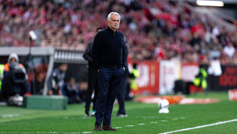 SL Benfica v Vitoria SC - Liga Portugal Betclic 2025/26 LISBOA, PORTUGAL - MARCH 8: Jose Mourinho, Head Coach of SL Benfica, looks on during the Liga Portugal Betclic 2025 26 match between SL Benfica and Vitoria SC at Estadio da Luz on March 21, 2026 in Lisboa, Portugal.Photo by Davide Puglisi/RSM Press via Photo Players Images/Magara press Lisboa Estadio da Luz Portugal Copyright: xDavidexPuglisix
2026.03.21 Lizbona
pilka nozna , liga portugalska
Benfica Lizbona - Vitoria Guimaraes
Foto IMAGO/PressFocus

!!! POLAND ONLY !!!
