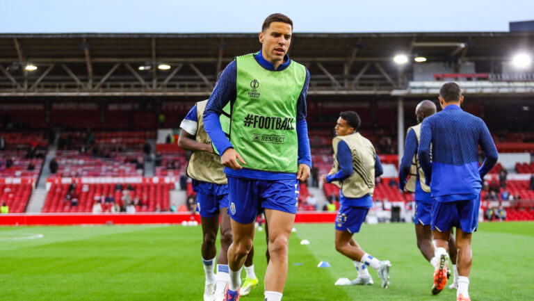 Nottingham Forest v FC Porto, UEFA Europa League Jan Bednarek Of FC Porto &amp; team mates warm up during the Nottingham Forest v FC Porto UEFA Europa League match at the City Ground, West Bridgford, England on 16 April 2026 Credit: Lee Keuneke/Every Second Media Editorial use only. All images are copyright Every Second Media Limited. No images may be reproduced without prior permission. Copyright: xIMAGO/EveryxSecondxMediax ESM-1913-0028 LeexKeunekex/xEveryxSecondxMediax
2026.04.16 Nottingham
pilka nozna liga europy
Nottingham Forest - FC Porto
Foto IMAGO/PressFocus

!!! POLAND ONLY !!!